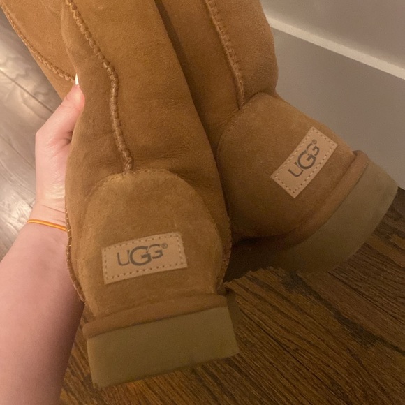 Uggs - Picture 7 of 8